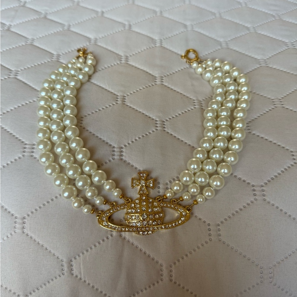 Vivienne Westwood Three row pearl bas relief choker